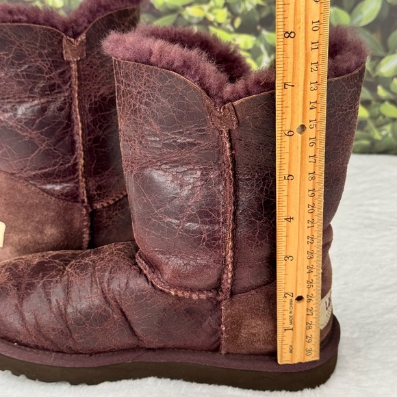 {UGG Australia} Krinkle Bailey Sheepskin Boots, Distressed Maroon Plum Wine 1872 - Picture 10 of 16
